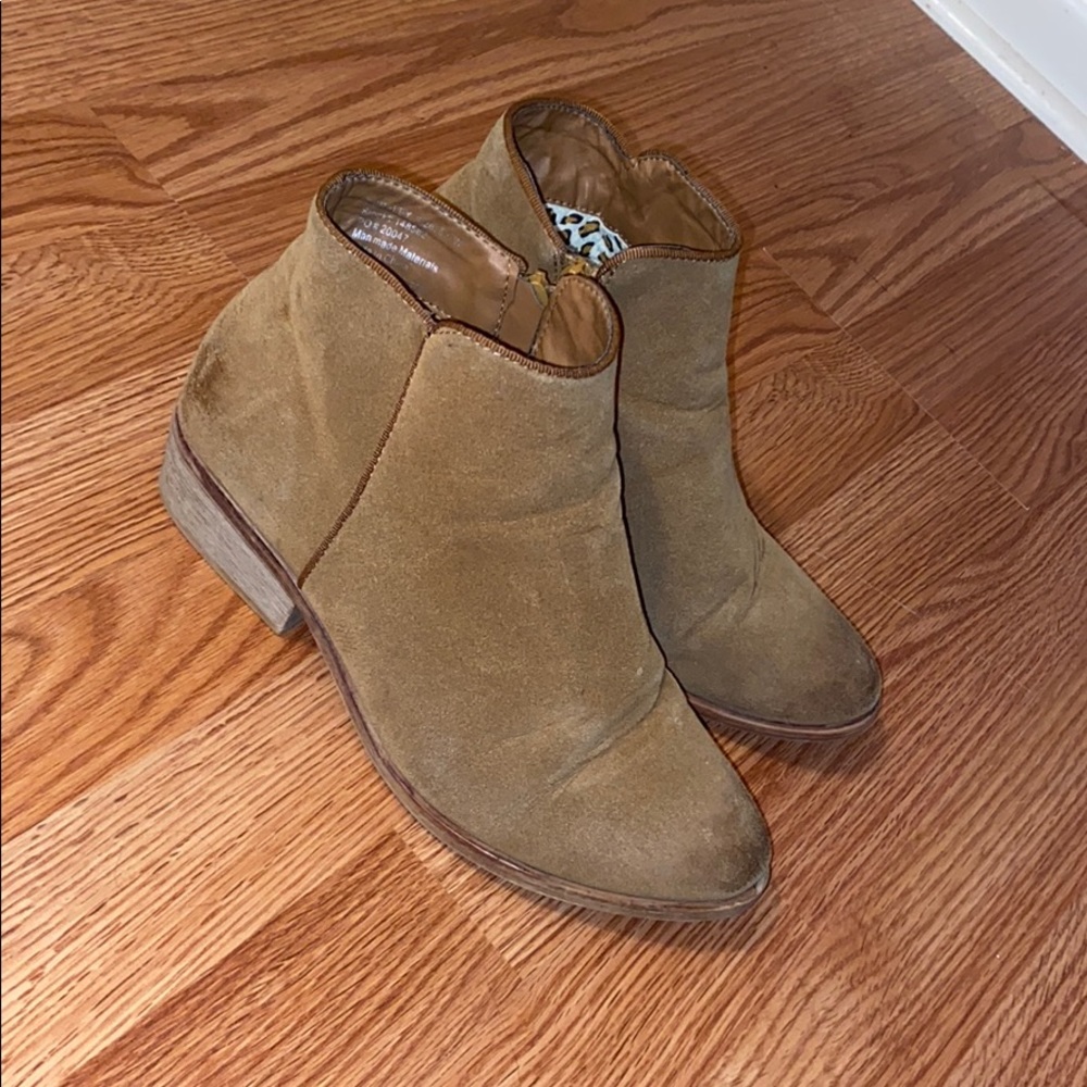 Tan/brown women’s booties